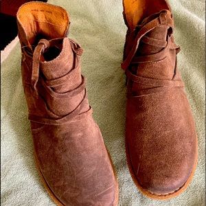 Born boots women’s size 9  M.